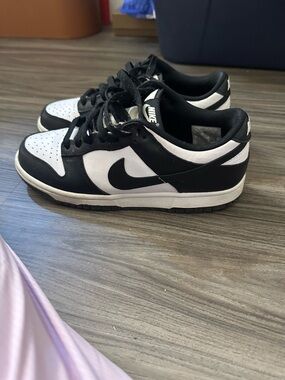 Nike dunks.